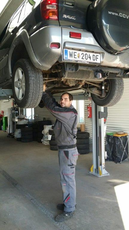 KFZ-Techniker Thomas Schnelzer